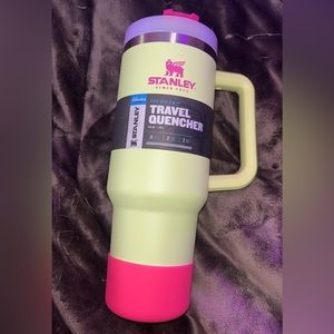 BNWT 40oz Stanley tumbler